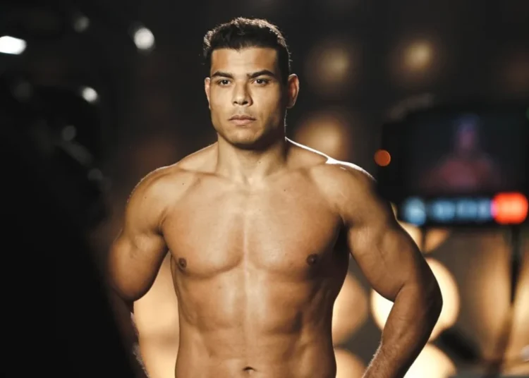 Trump se encanta com brasileiro no UFC e faz elogio: “Bonito demais para ser lutador”