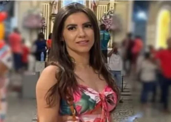 Mulher é morta a facadas ao tentar defender o pai