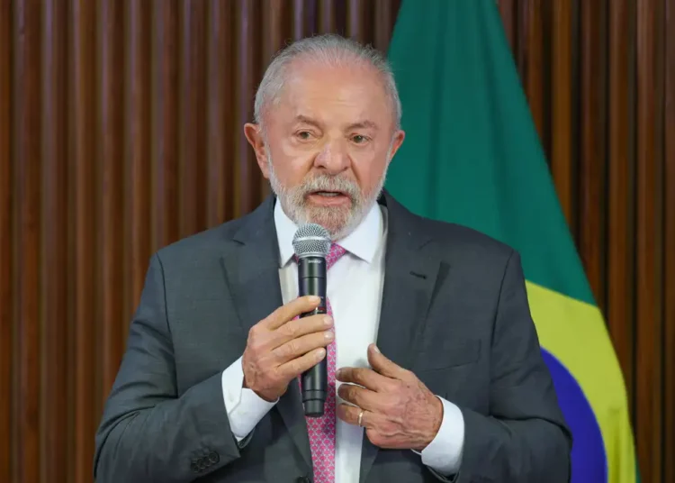 Lula diz que país não precisa de escola cívico-militar na educação