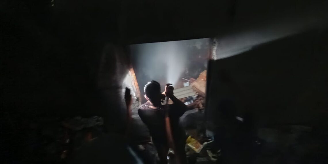 Incêndio atinge casa de catadora de recicláveis em Coité e Brigada Águia Resgate trabalhou no combate