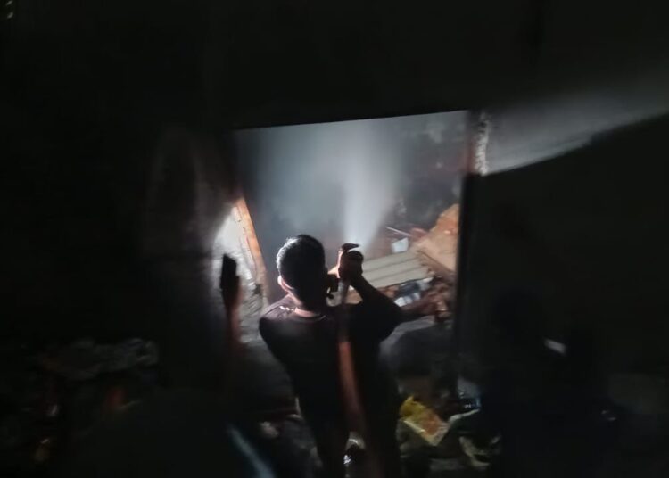 Incêndio atinge casa de catadora de recicláveis em Coité e Brigada Águia Resgate trabalhou no combate