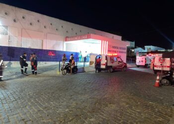 Adolescente de 14 anos sofre fratura de fêmur após pular de primeiro andar e é transferida para Feira de Santana