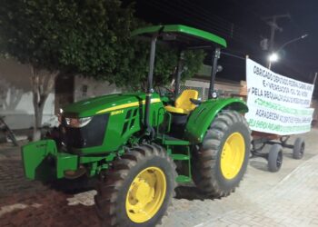 Valente – Associação de Queimada do Curral recebe trator com implementos e reforça agricultura familiar na região
