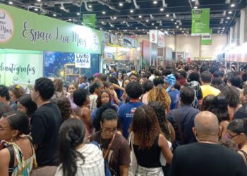 Bienal do Livro atrai multidão em Salvador e reforça força da leitura em tempos digitais