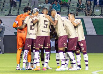 Com um jogador a menos ainda no primeiro tempo, Jacuipense não resiste e é derrotado pelo Palmeiras por 3 a 0