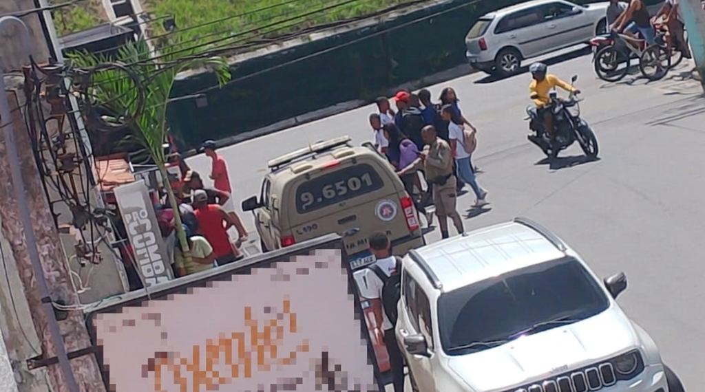 Estudante de 15 anos é morto a tiros após deixar escola