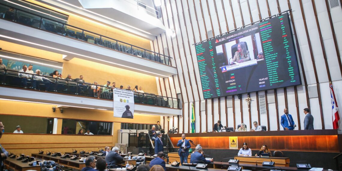 ALBA aprova projeto de lei que atualiza o piso salarial do Magistério e projetos de autoria de parlamentares