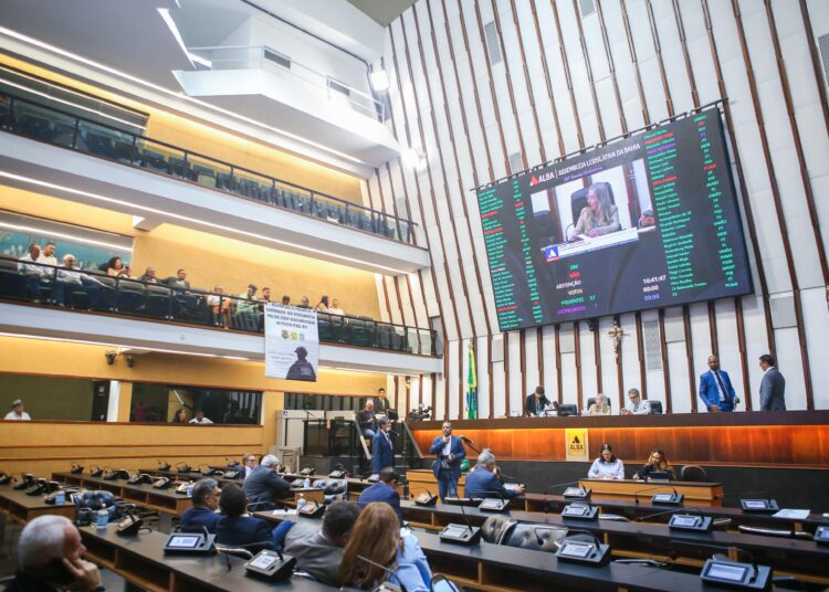 ALBA aprova projeto de lei que atualiza o piso salarial do Magistério e projetos de autoria de parlamentares