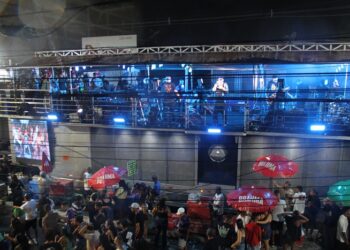 Coité Folia 2026: Tomate surge como primeira atração da noite sob forte chuva e anima foliões