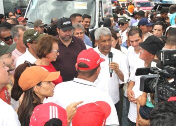 Durante agenda em Riachão do Jacuípe Jerônimo Rodrigues critica ex-presidente, defende direitos trabalhistas e reforça posição política no 1º de Maio