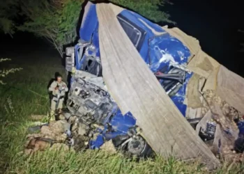 Colisão entre caminhão e caçamba deixa quatro mortos na BA 046