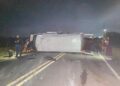 Van que transportava banda capota na BR-349 entre Nova Fátima e Capela do Alto Alegre
