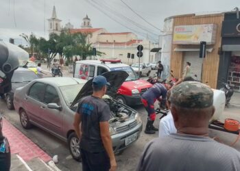 Carro tem princípio de incêndio no centro de Coité e é controlado por populares com apoio do Aguia Resgate