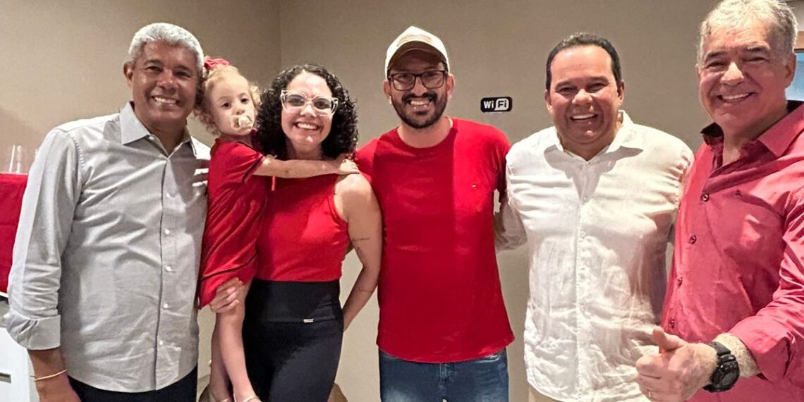 Capela do Alto Alegre: ex-vereadora Jamille Lima retoma atuação política e participa do PGP ao lado de Jerônimo Rodrigues em Feira de Santana