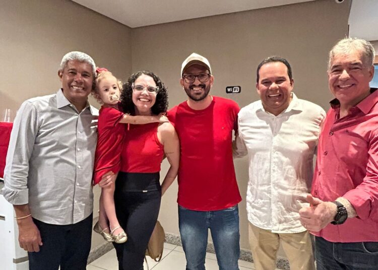 Capela do Alto Alegre: ex-vereadora Jamille Lima retoma atuação política e participa do PGP ao lado de Jerônimo Rodrigues em Feira de Santana
