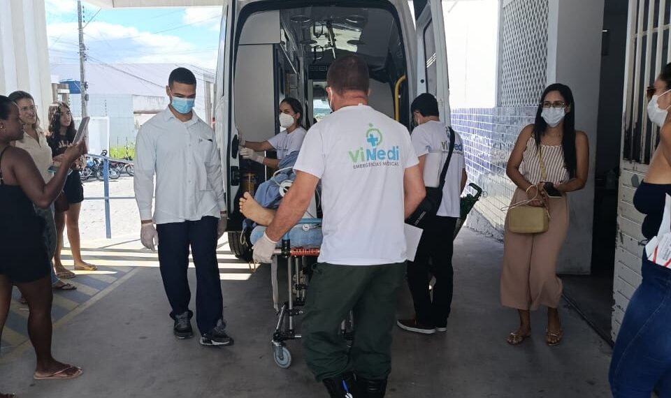 Após decisão judicial, Estado envia UTI Móvel e paciente de Coité é transferido para hospital em Salvador