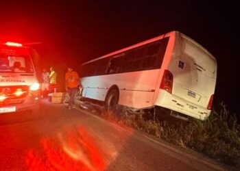 Valente – Duas pessoas morrem após colisão frontal entre Corsa e um micro-ônibus na BA 120