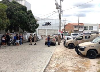 PM Othon Carlos, preso como suspeito da morte do advogado Ernesto Reyes, retorna a Coité para audiência ligada à reconstituição de outro caso