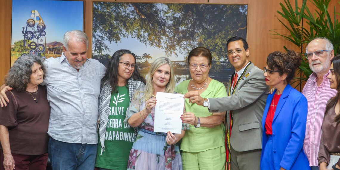 Presidente da ALBA assina documento para criação da Frente Parlamentar em defesa da Serra da Chapadinha