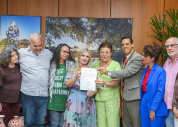 Presidente da ALBA assina documento para criação da Frente Parlamentar em defesa da Serra da Chapadinha