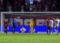 Vitória leva susto, fica atrás duas vezes no placar, mas goleia o ABC por 6 a 2 e dá grande passo para a final da Copa do Nordeste
