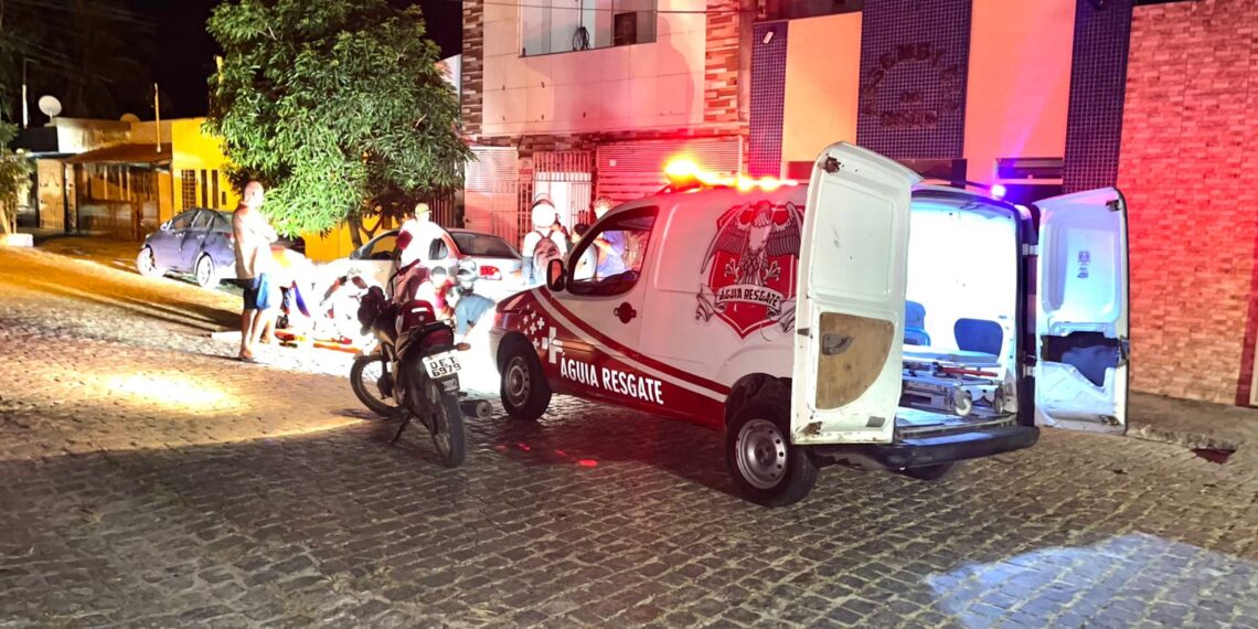 Adolescente sofre fratura exposta após perder controle de motocicleta em Coité