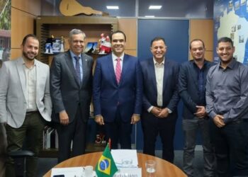 Obra na rodoviária e eventos náuticos são tema de audiência entre ministro do Turismo e deputado baiano