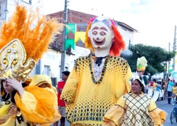 Queimadas II – Cortejo cultural mantém tradição e arrasta multidão no segundo dia da Lavagem