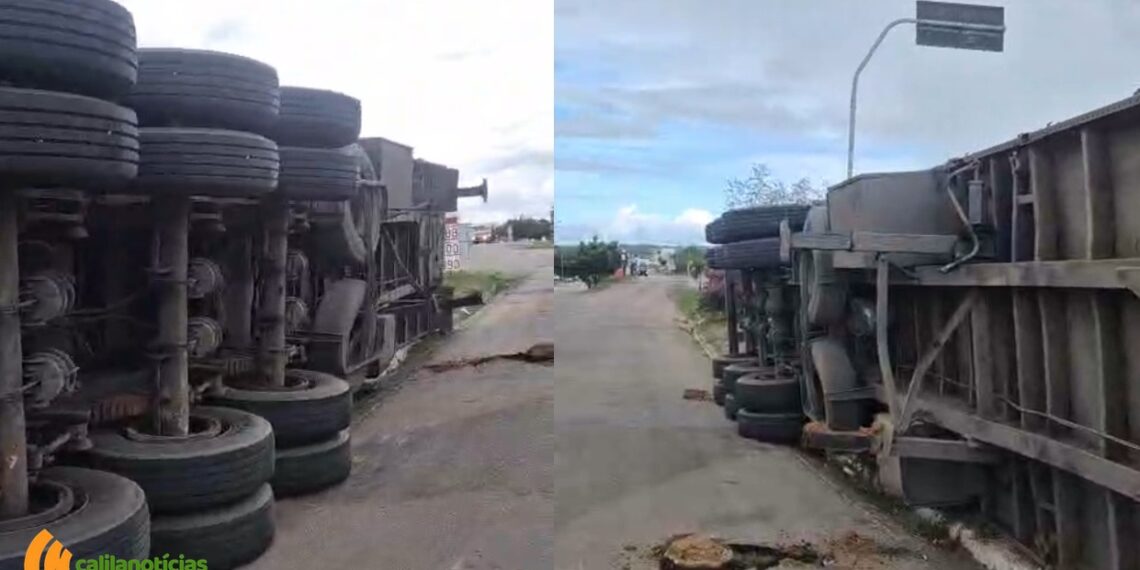 Riachão do Jacuípe – Asfalto cede e provoca o tombamento de reboque de carreta com placa de Coité na BR 324