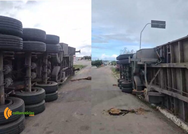 Riachão do Jacuípe – Asfalto cede e provoca o tombamento de reboque de carreta com placa de Coité na BR 324