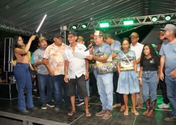 Durante a ExpoGavião, Prefeitura doa 100 ovinos para criadores que perderam rebanhos em ataques de cães