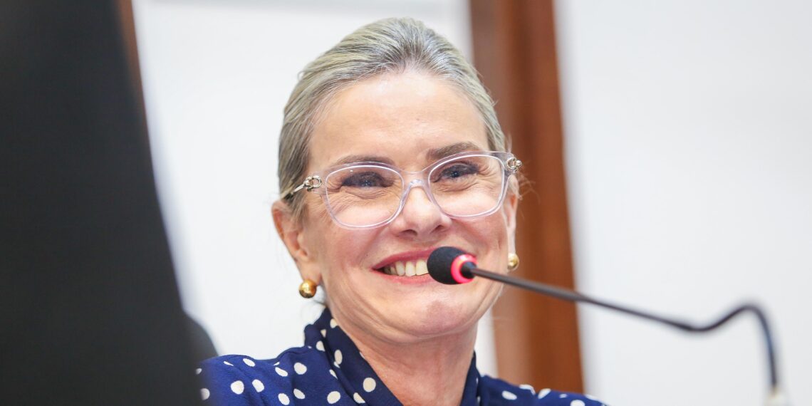 Presidente da ALBA comemora a aprovação de projetos de lei que beneficiam servidores públicos estaduais