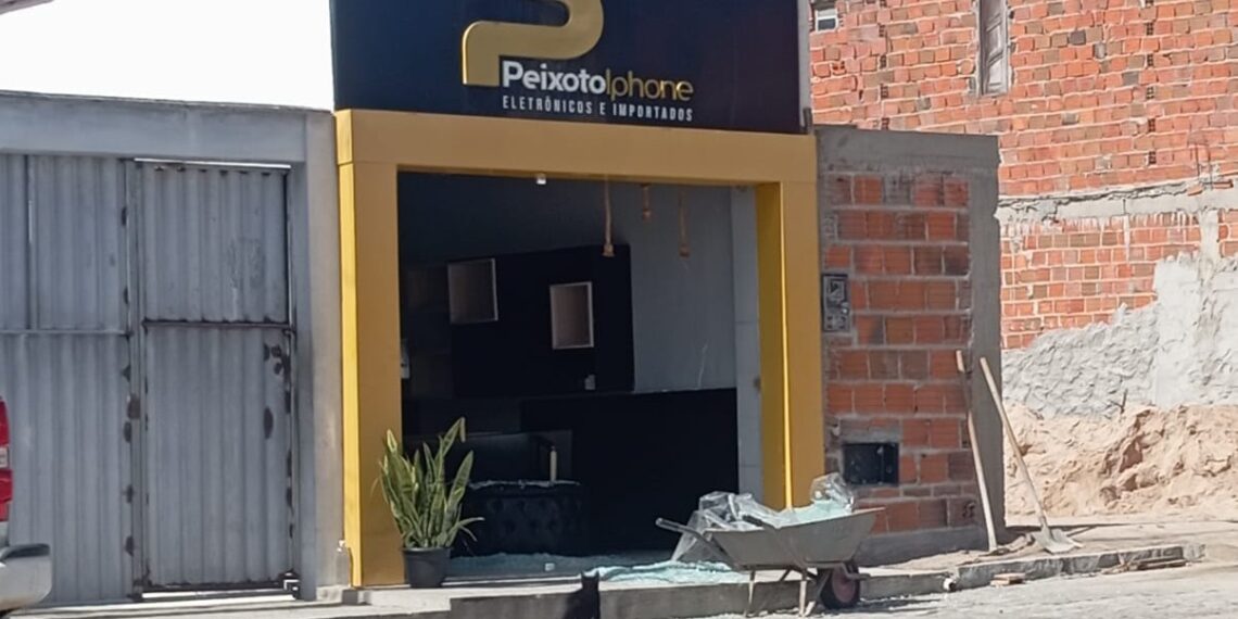 Loja de eletrônicos e importados é arrombada durante a madrugada