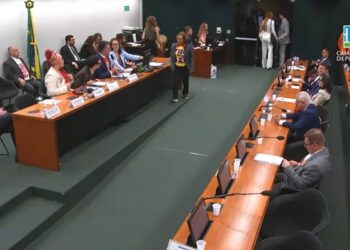 Comissão da Câmara aprova o fim da escala 6×1