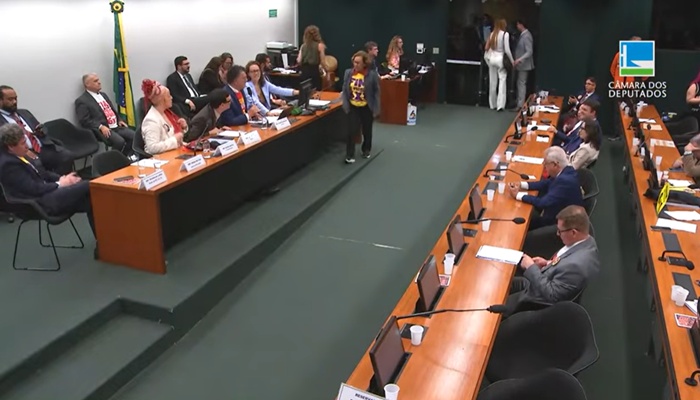 Comissão da Câmara aprova o fim da escala 6×1