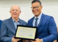 Feira de Santana – Câmara Municipal lotada marca entrega do Título de Cidadão Feirense a Silva Neto