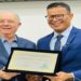 Feira de Santana – Câmara Municipal lotada marca entrega do Título de Cidadão Feirense a Silva Neto