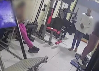 Homem invade academia e assalta mulheres durante treino