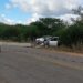 Carro fica destruído após colidir em poste às margens da BA 130