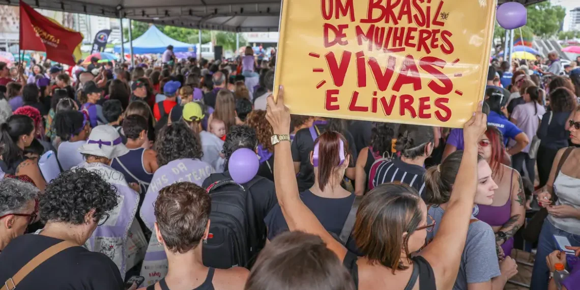 Órfãos de vítimas de feminicídio terão direito a pensão do INSS