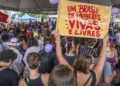 Órfãos de vítimas de feminicídio terão direito a pensão do INSS