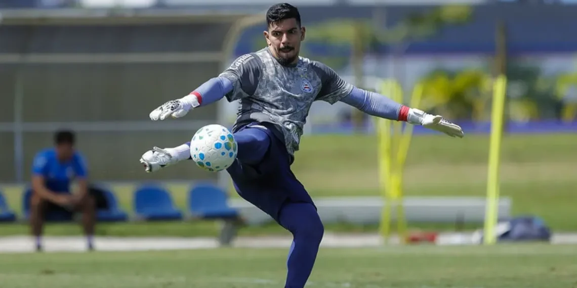 Fora do jogo contra o Botafogo, João Paulo não veste mais a camisa do Bahia; clube não exercerá compra