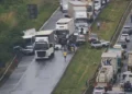 Acidente envolvendo vários veículos na BR 324 não houve registro de óbito
