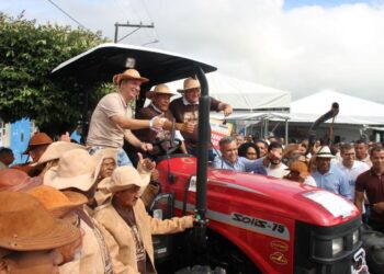 Prefeito de Pedrão declara apoio a Carlinhos Sobral durante agenda do governador Jerônimo Rodrigues