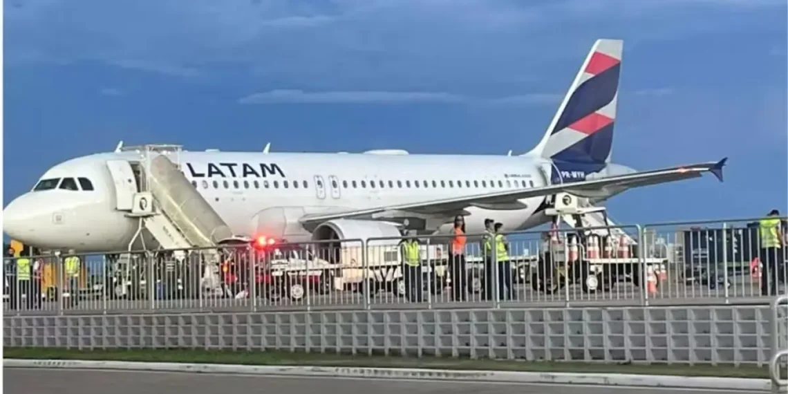 Mulher morre ao cair de escada durante desembarque de avião em SP