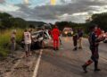 Batida entre van e caminhonete deixa 16 feridos na BR 242