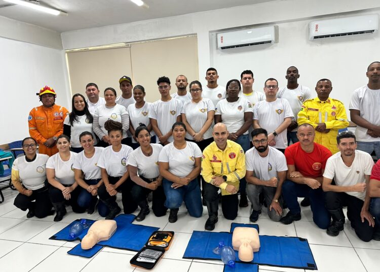 Bombeiros Civis da Brigada Anjos da Vida participam de curso de atualização técnica de aperfeiçoamento