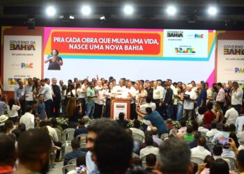 Jerônimo Rodrigues anuncia pacote de mais de R$ 1,7 bilhão em investimentos para 200 municípios; asfaltamnto do trecho Barrocas/Teofilândia está entre as obras contempladas