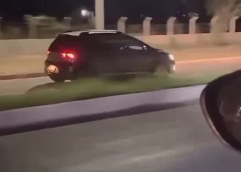 Mesmo após acidente com vítima fatal, motorista é flagrado conduzindo veículo pela pista de atletismo