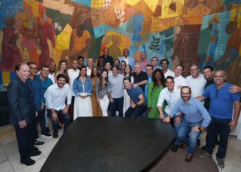 ACM Neto reúne base aliada da Câmara de Salvador em café da manhã